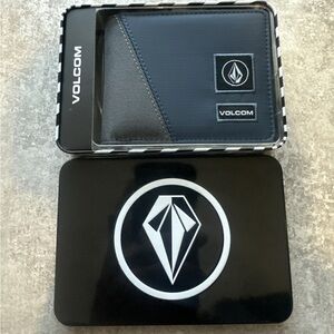 MENS VOLCOM BLUE GRAY BIFOLD WALLET WITH TIN GIFT BOX